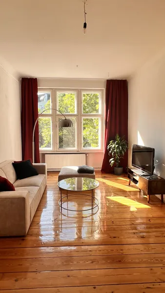 Untermiete August bis Oktober: Schöne Altbauwohnung in Charlottenburg — photo 1
